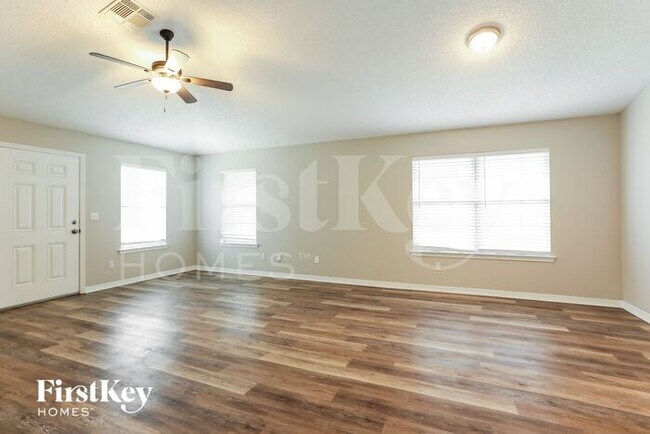 Foto del edificio - 7341 Ironside Dr N