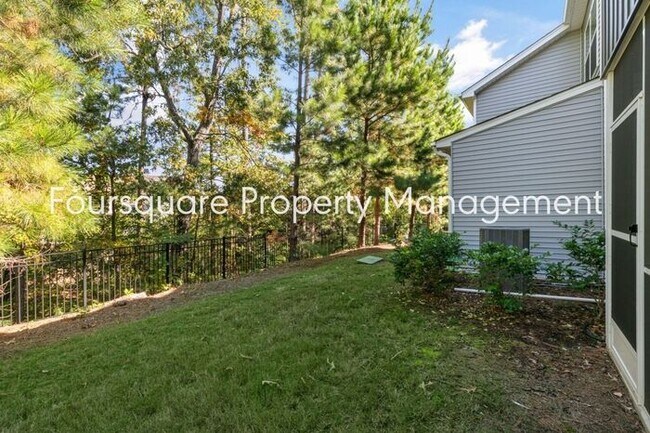 Building Photo - Townhome| Screened -In Back Porch |One Car...