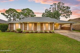 Building Photo - 102 Wisteria Dr