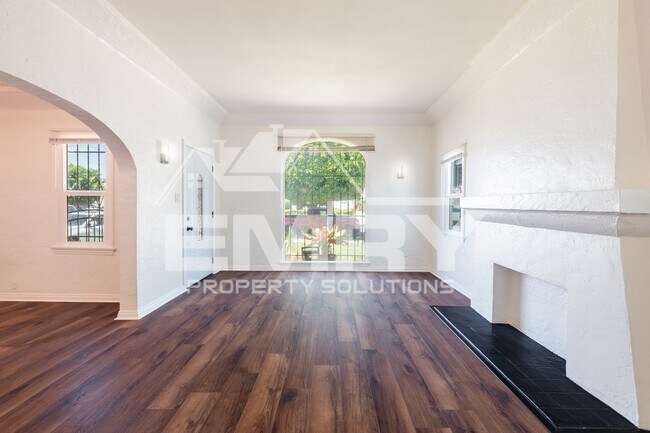 Building Photo - Remodeled 3 Bed 1 Bath Spanish-Style Gem for Rent
