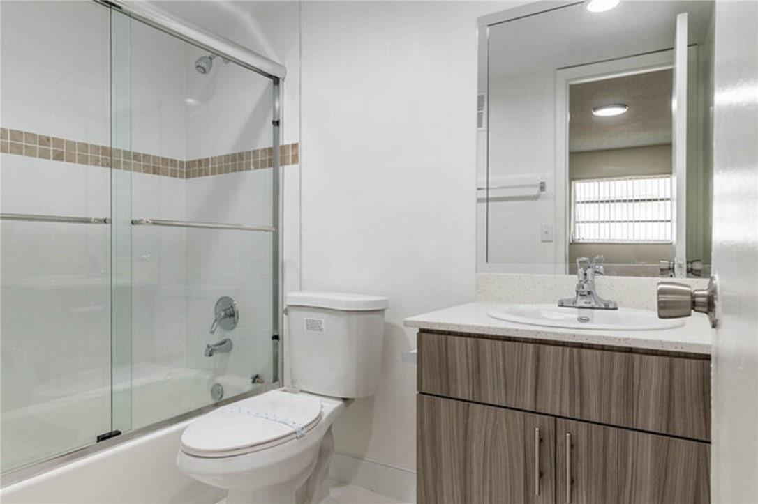Building Photo - 660 Cypress Club Way