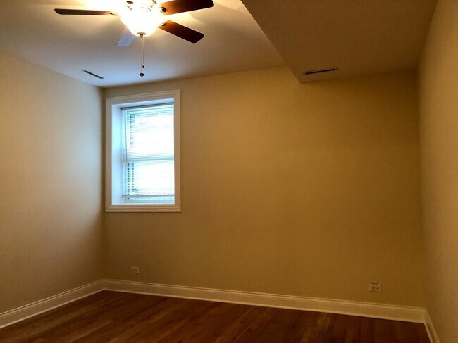 Foto del edificio - 2222 N Bissell St