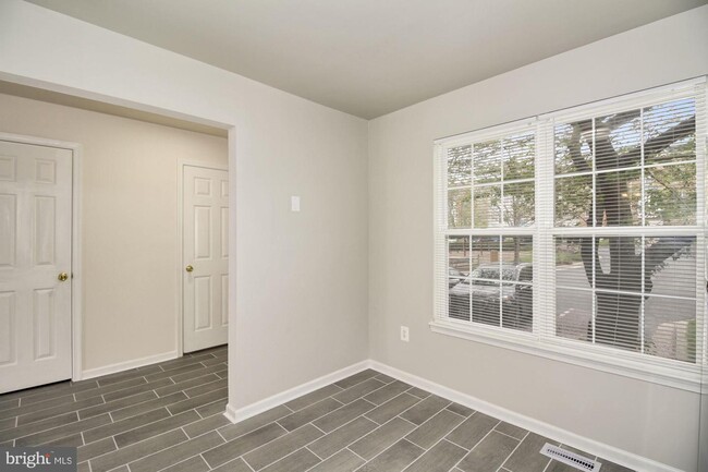 Building Photo - 13251 Lake Geneva Way