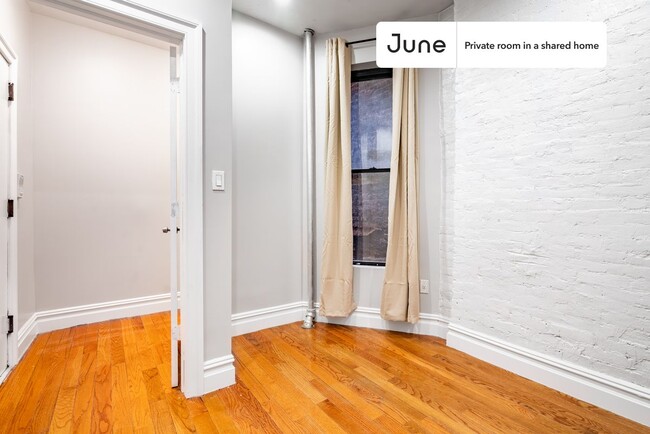 Foto del edificio - Room in Shared 2 bed/1 bath home