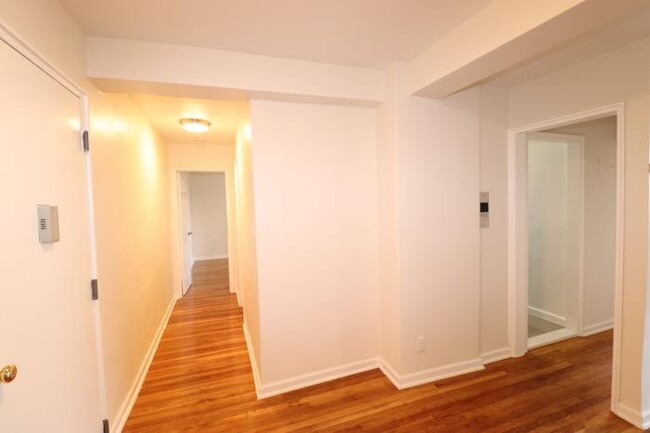 Building Photo - 2 bedroom in ELMHURST NY 11373