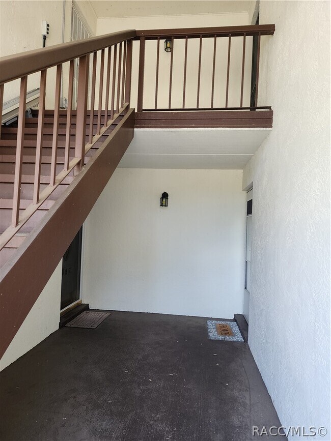 Foto del edificio - 2400 Forest Dr