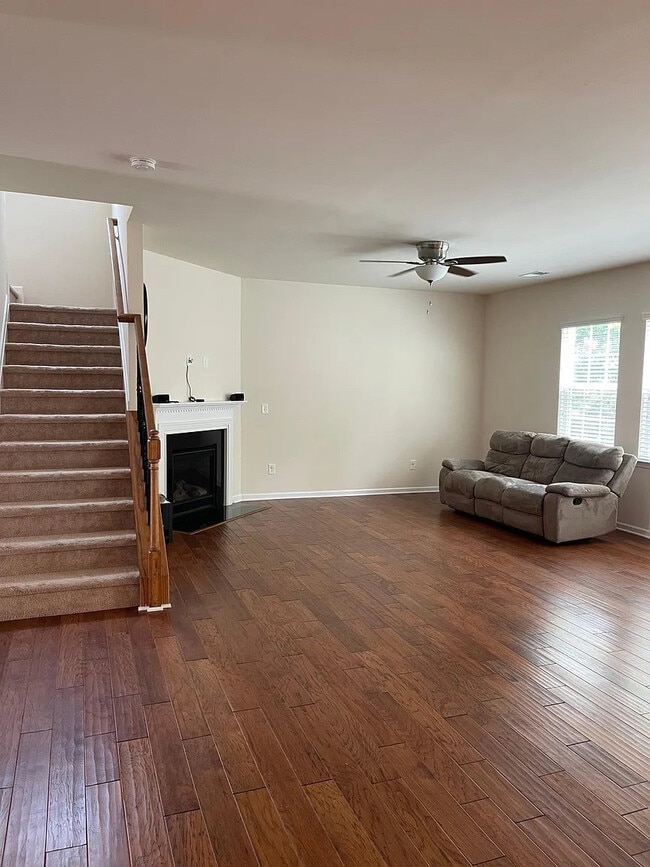 Building Photo - Room in Single Family Home on Agnew Dr