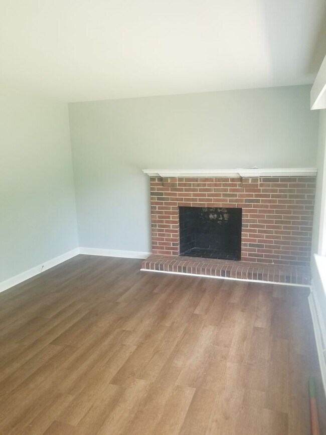 Foto del edificio - Newly Renovated Brick 4 Bedroom House in t...