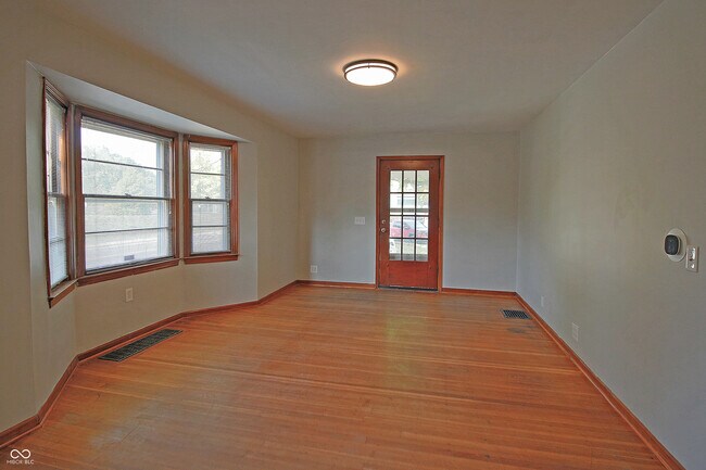 Foto del edificio - 545 E Westfield Blvd