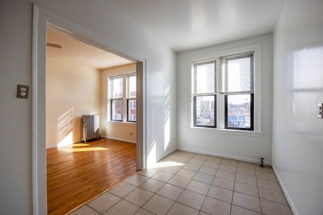 Foto del edificio - 2704 N Sawyer Ave