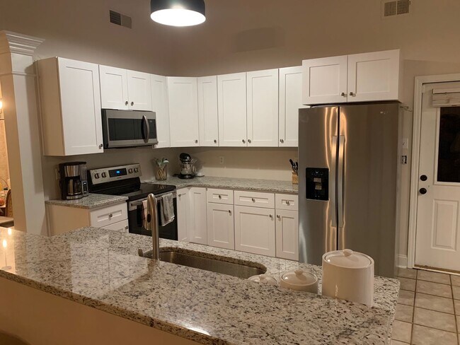 Building Photo - Eastside Three Bedroom Available for Rent July 2026