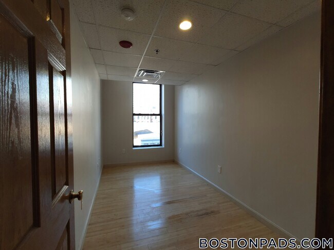 Foto del edificio - 72 Kneeland St