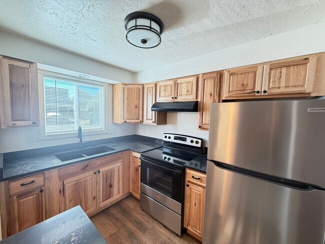 Foto del edificio - 2 Bedroom Town House!