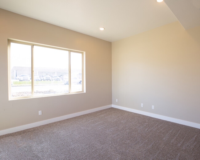 Building Photo - 251 N 200 W