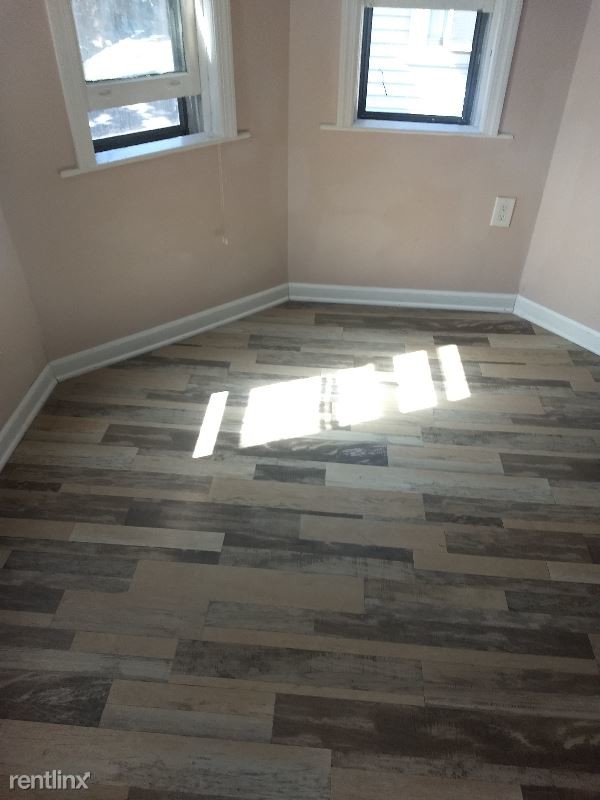 Primary Photo - 1 br, 1 bath Apartment - 8 Oak Lane