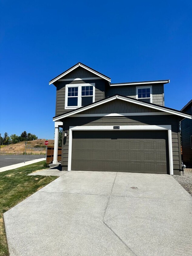 Primary Photo - Rare NEW LOW LOWER RENT for a 4bdr Brand n...