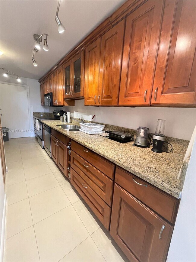 Foto del edificio - 3660 NE 166th St