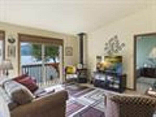 Building Photo - Waitts Lake 2 Bedroom 3 Bathroom Bungalow