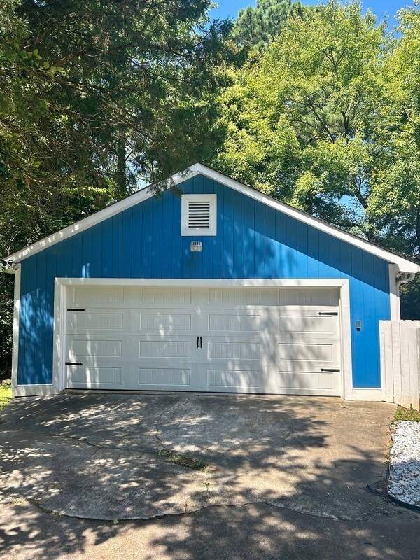 Foto del edificio - 7120 Providence Ln W