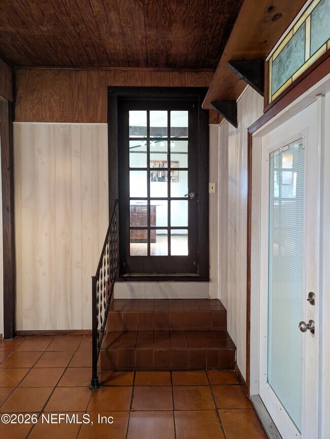 Foto del edificio - 183 Sherman Dr Cir