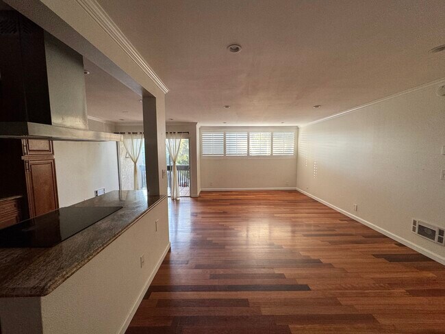 Living room - 5950 Canterbury Dr