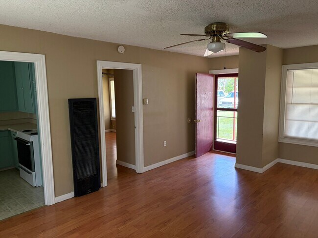 Building Photo - 106 Dixie Dr