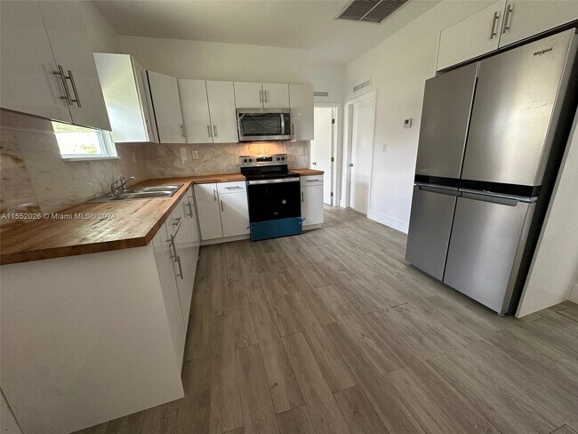 Foto del edificio - 113 NE 75th St