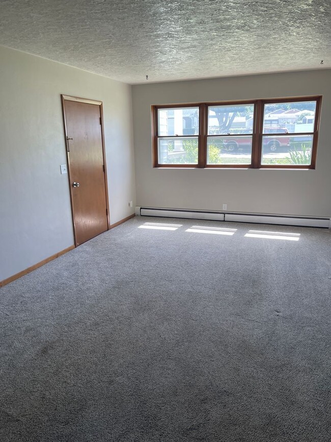 Building Photo - 1344 Meadow