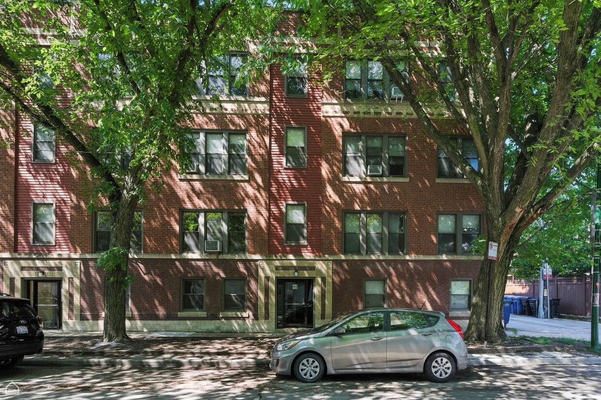 Primary Photo - 1520 W Belle Plaine Ave
