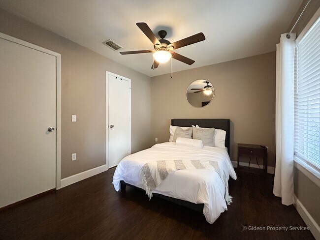 Foto del edificio - *3800 SW 20th Avenue - University Terrace ...