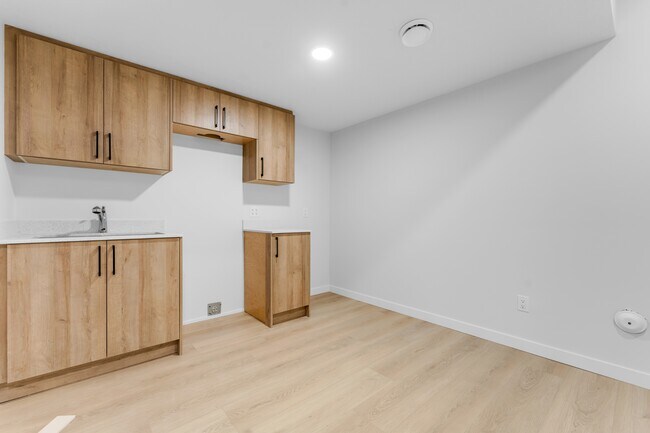 Building Photo - 6381 King Wynd SW