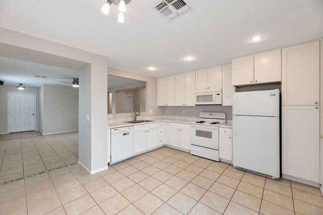 Building Photo - 3 bed 2 bath home in the Arizona Impressions subdivision - Cross streets: Cooper & SE Pecos