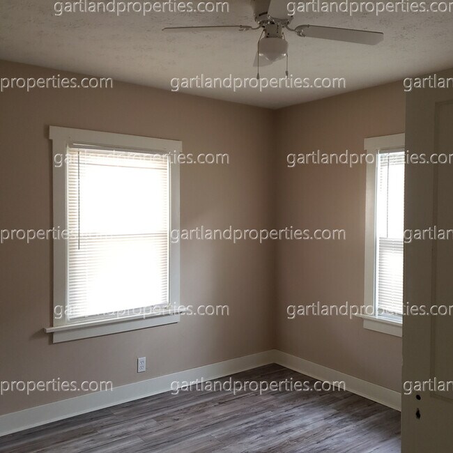 Foto del edificio - House with yard and appliances