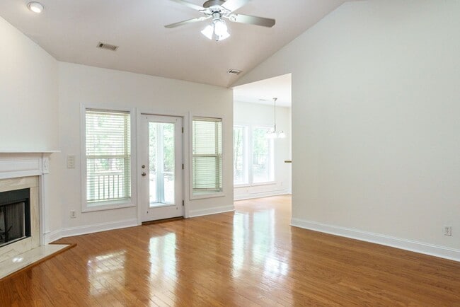 Building Photo - 49 Thomas Sumter St