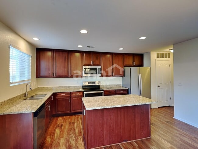 Foto del edificio - 5366 N Laredo St