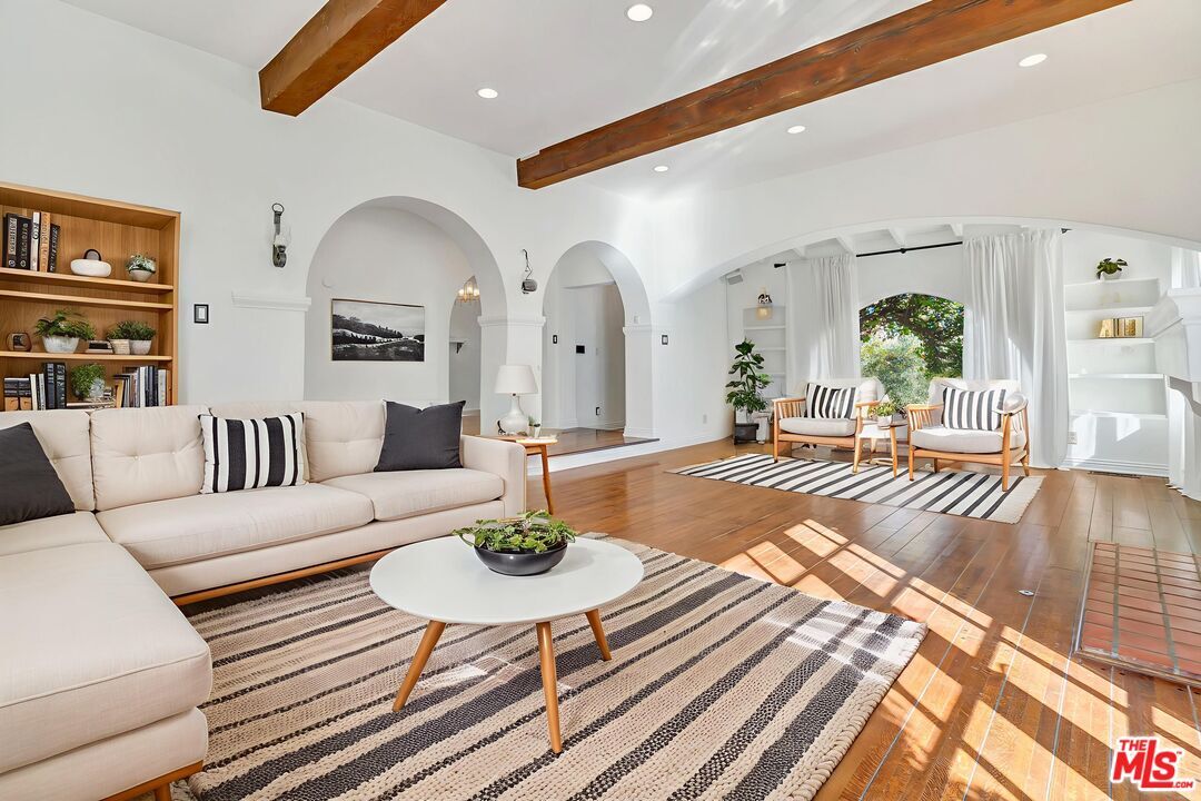 Foto principal - 10587 Holman Ave