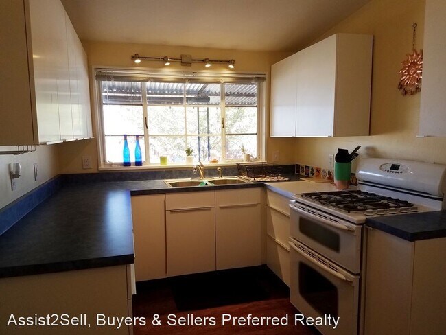 Building Photo - 3 br, 2 bath House - 407 Oregon