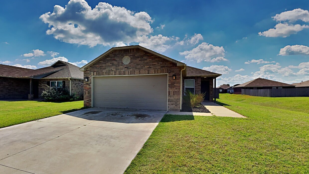 Foto principal - Great 3 bed/2 bath house in Bixby schools!...