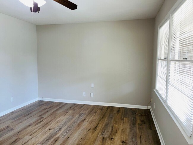Foto del edificio - Wow! Beautiful brick 3 bedroom 2 bathroom home near Stone Mountain Village! Must See