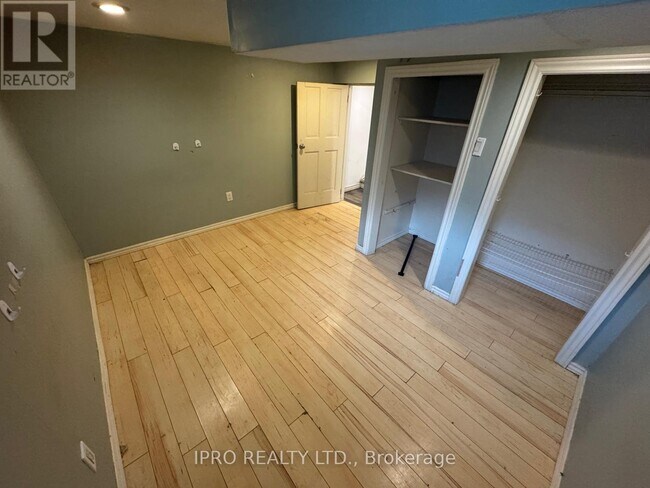 Photo du bâtiment - 112 Brampton Rd