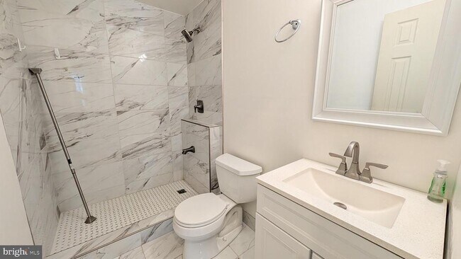 Building Photo - 6721 Sycamore Park Dr