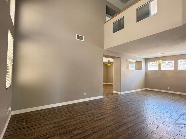Building Photo - 9536 Sunshade Ct