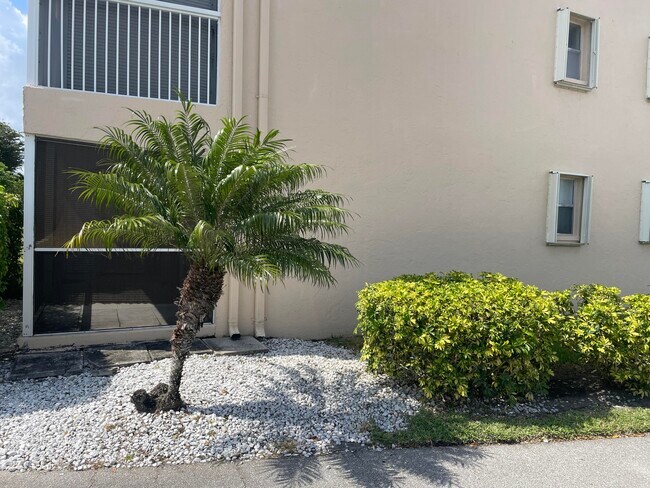 Foto del edificio - 700 Village Green Ct