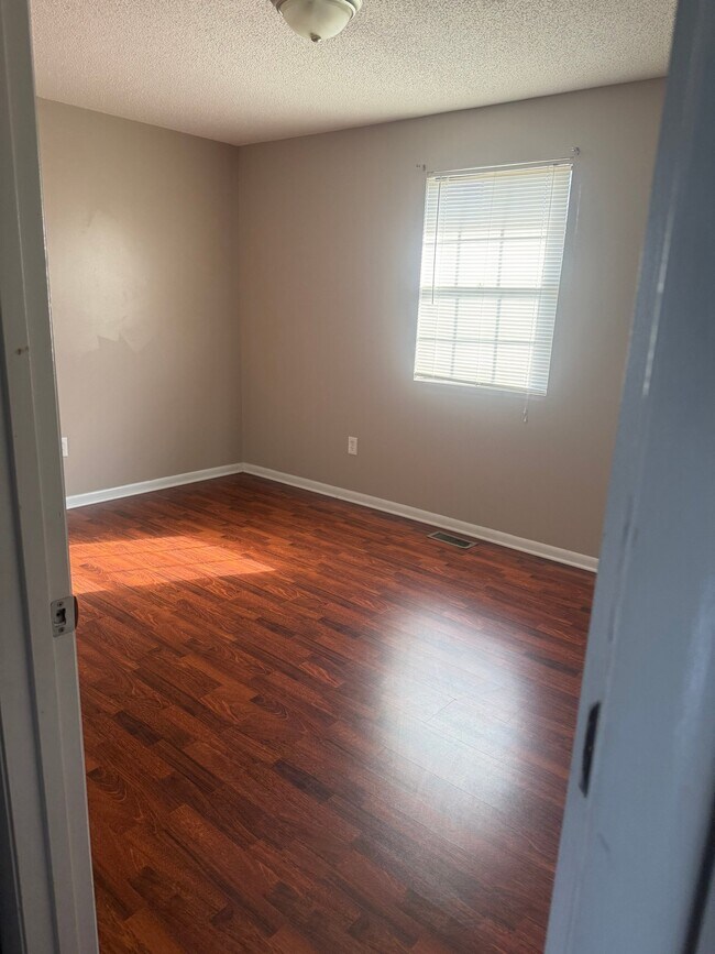 Building Photo - 506 Fain St