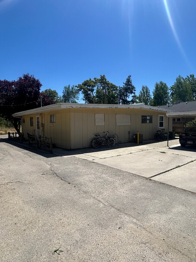 Building Photo - 1028 E McKinley St