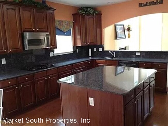 Building Photo - 4 br, 2.5 bath House - 1388 DARIAN LANE