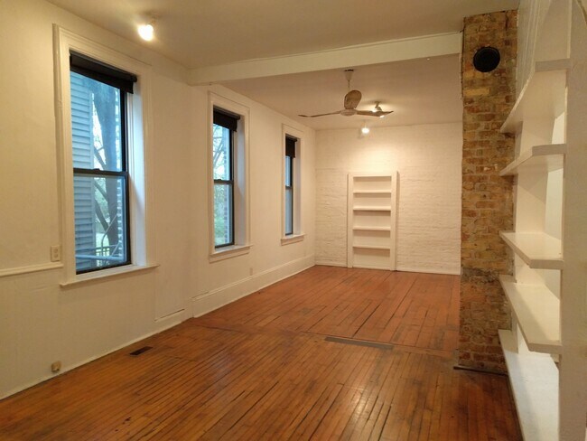 Building Photo - 812 W 19th St