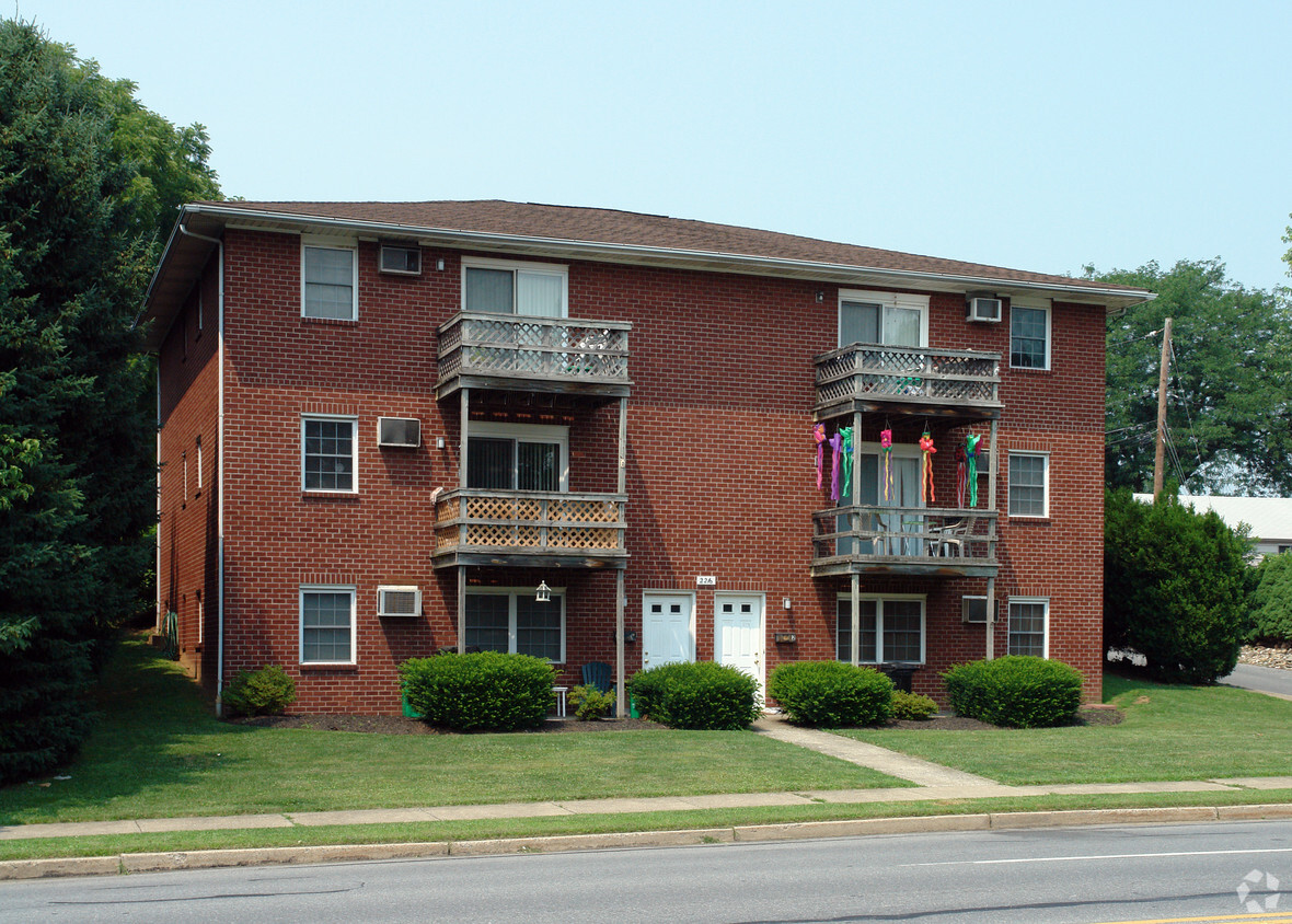 Primary Photo - Mack Apartments