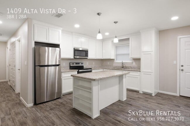 Building Photo - 1409 Alta Vista Dr