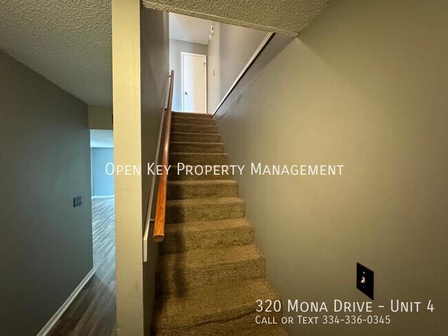 Building Photo - Charming and Updated 2/1.5 Townhome in Dot...